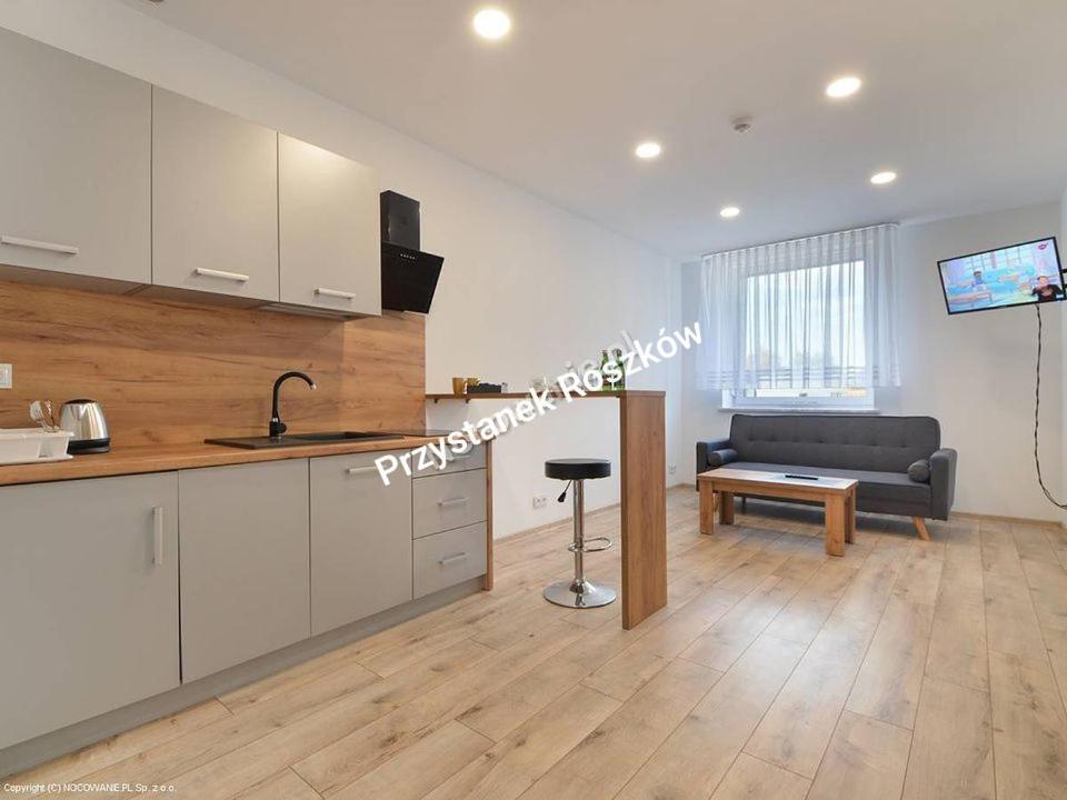 Przystanek Roszkow -Noclegi I Restauracja Exteriör bild
