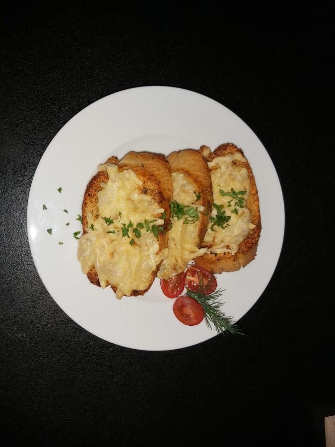 Przystanek Roszkow -Noclegi I Restauracja Exteriör bild