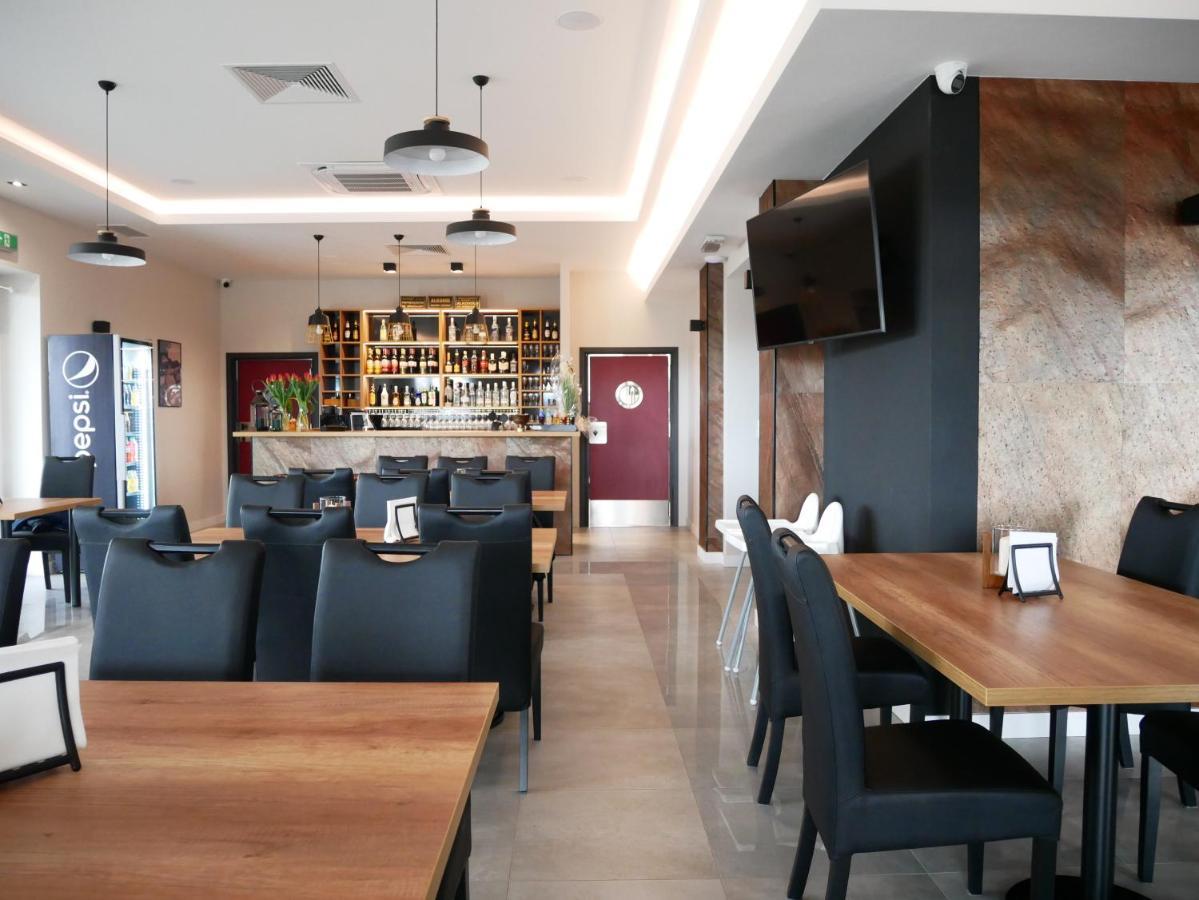 Przystanek Roszkow -Noclegi I Restauracja Exteriör bild