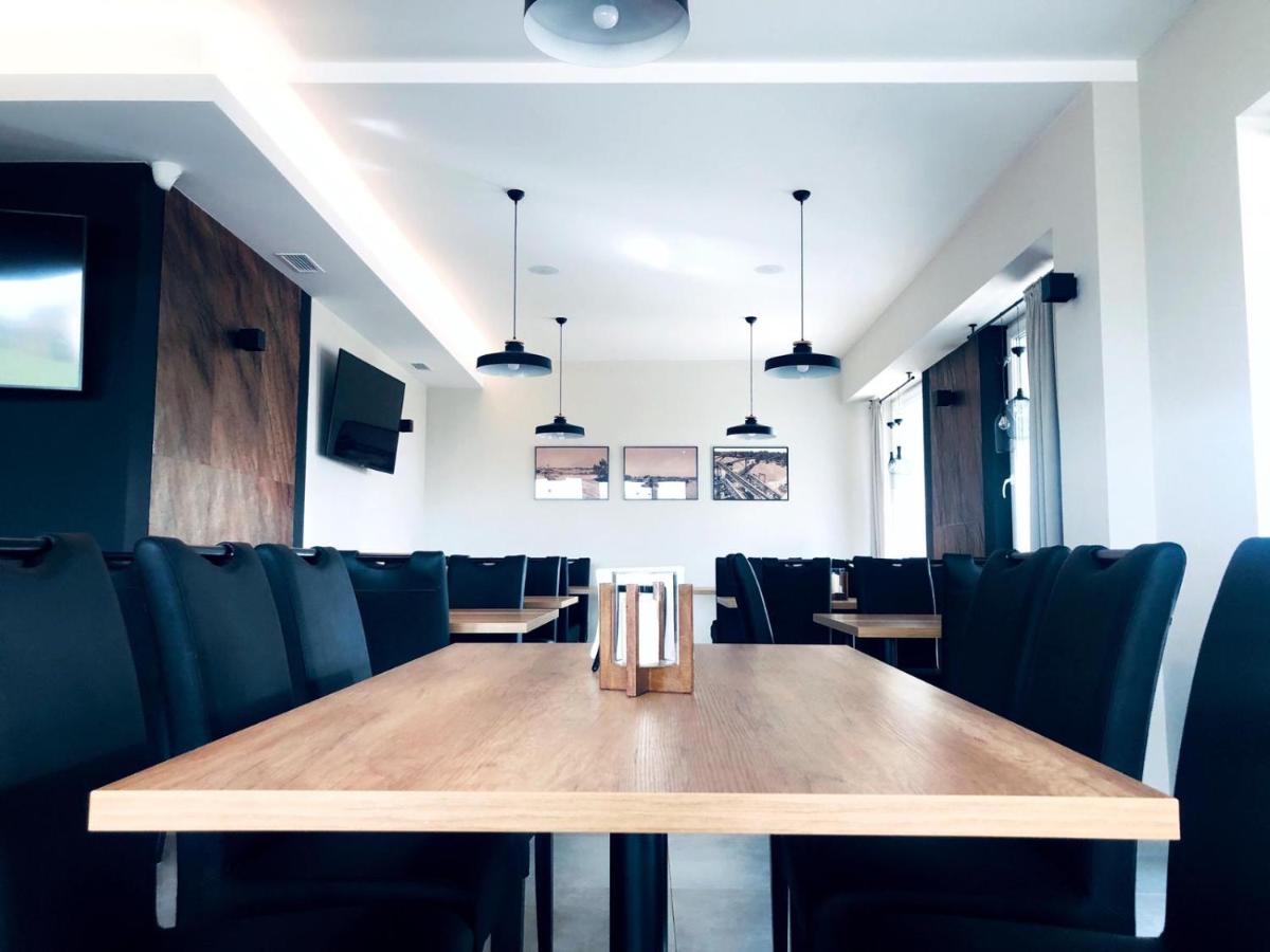 Przystanek Roszkow -Noclegi I Restauracja Exteriör bild