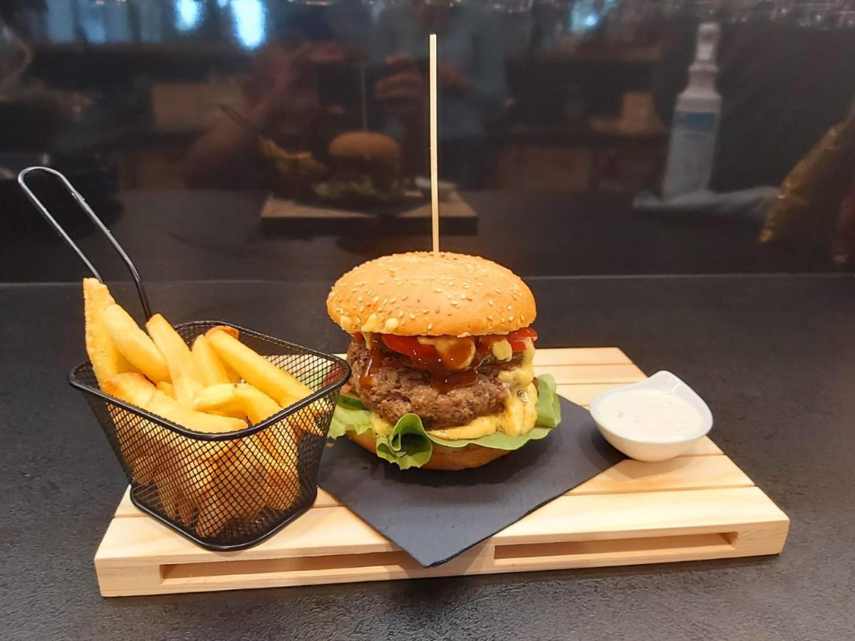 Przystanek Roszkow -Noclegi I Restauracja Exteriör bild